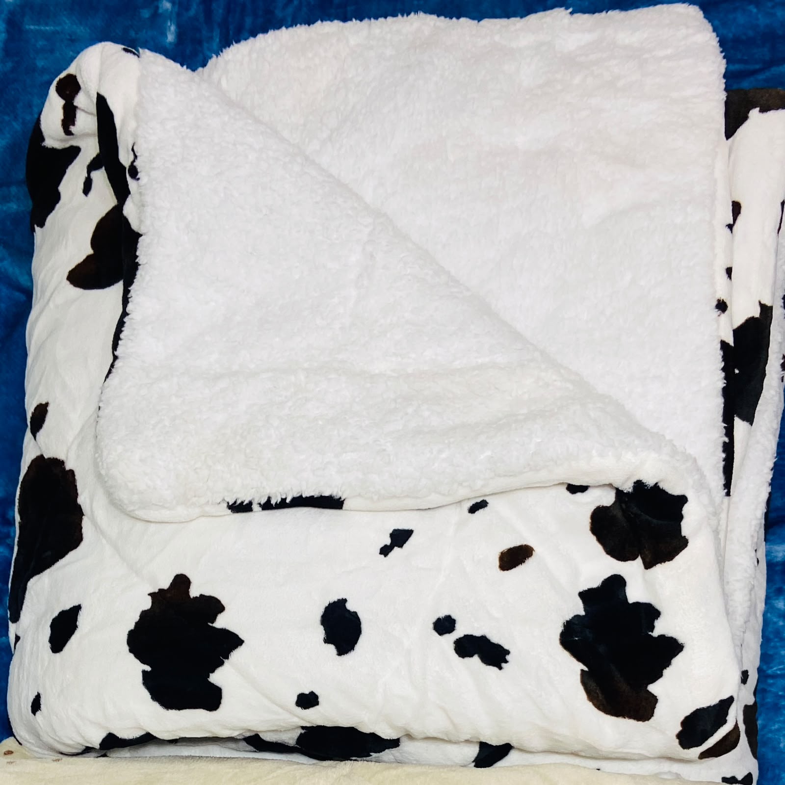Black and white throw blanket