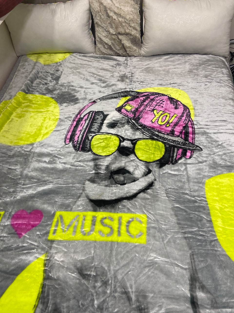 Throw blanket