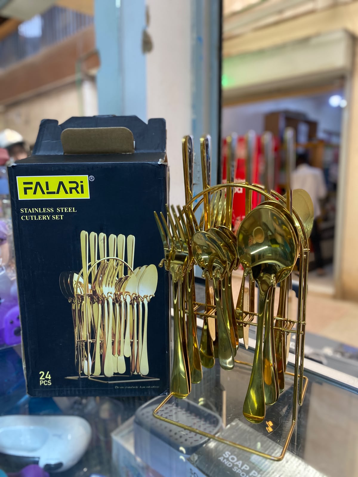 Golden cutlery set