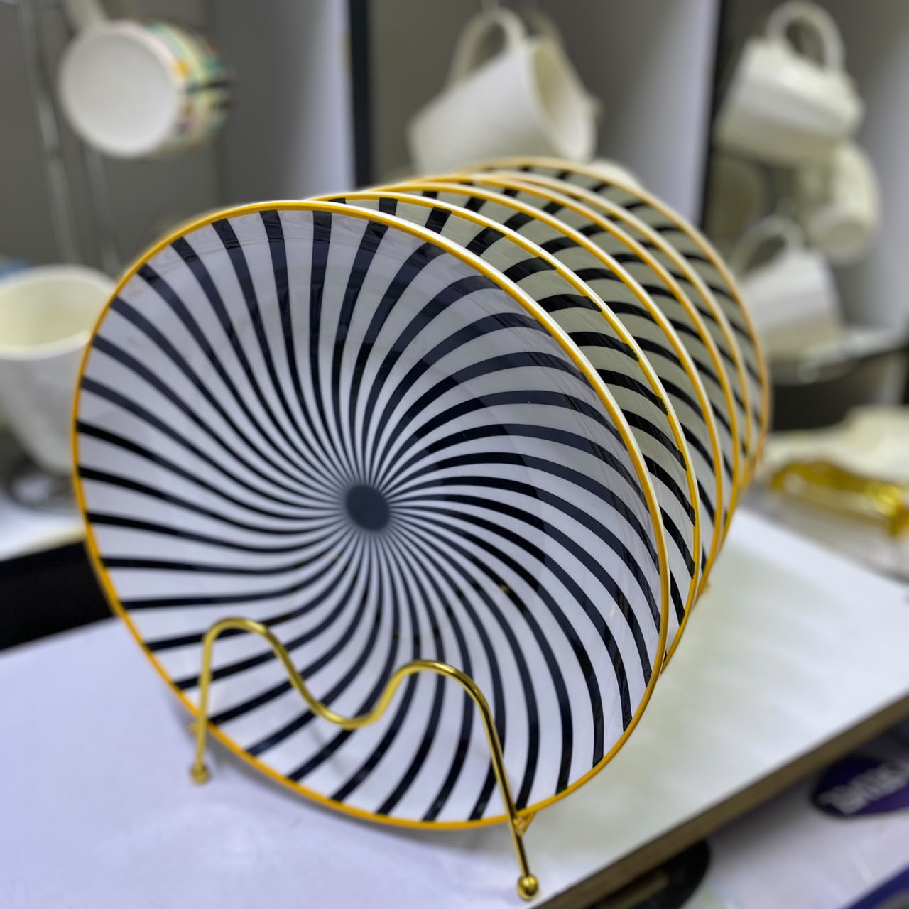 Spiral pattern 6 set plates