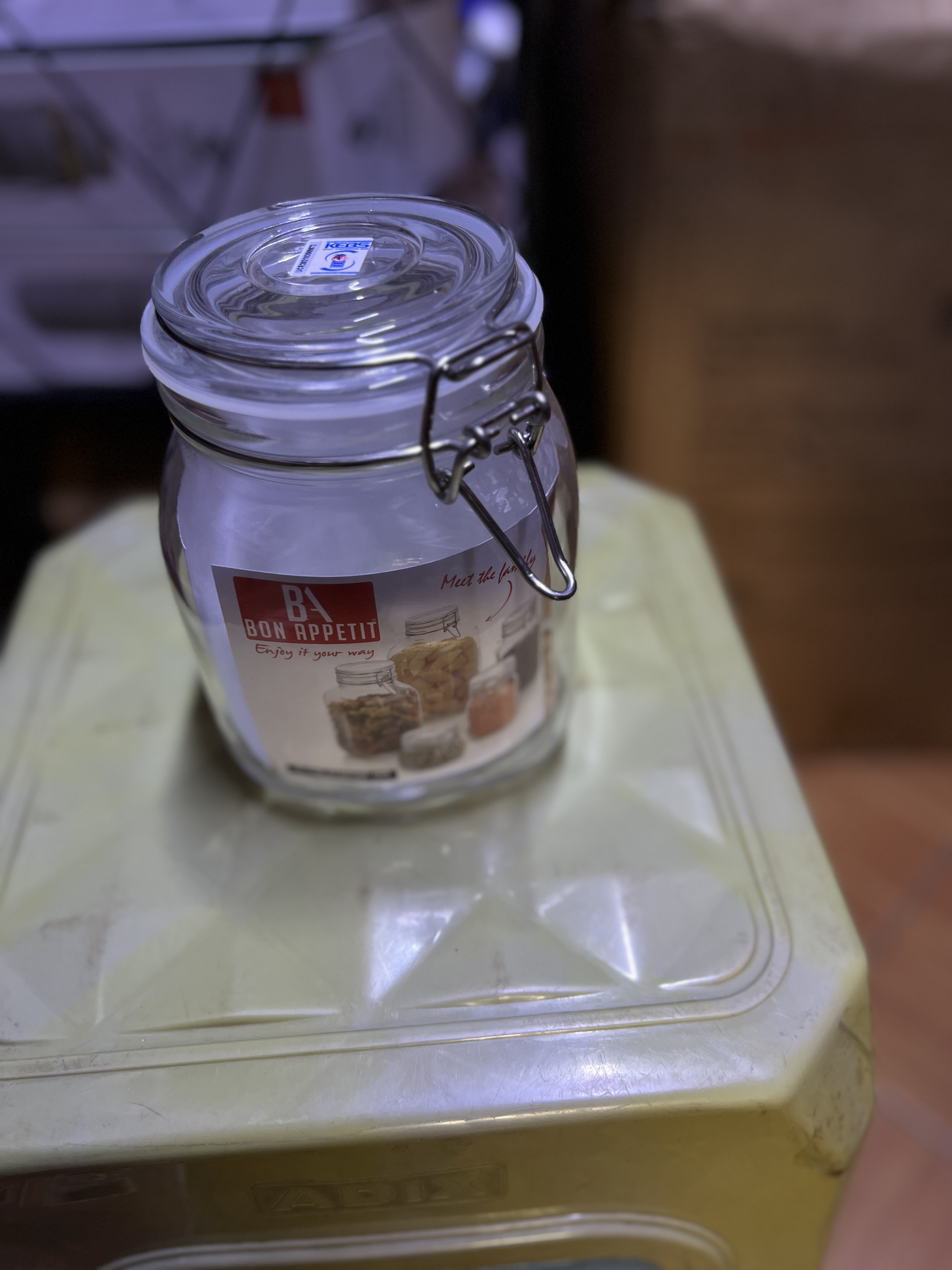 Clip-lock glass jar
