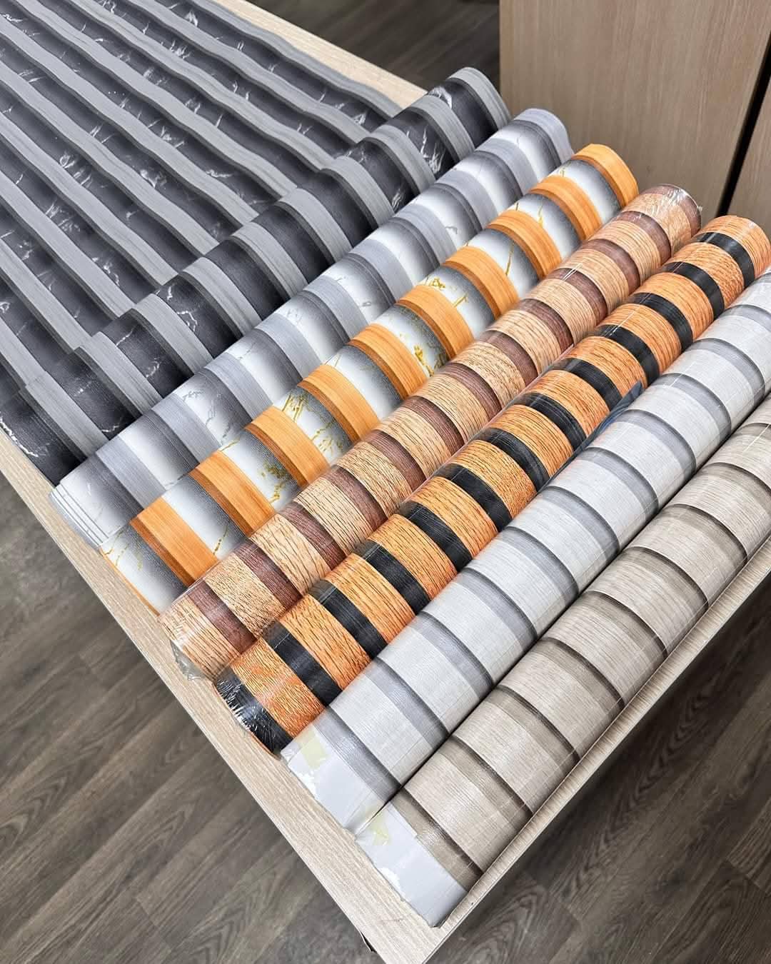 Flutted wallpaper