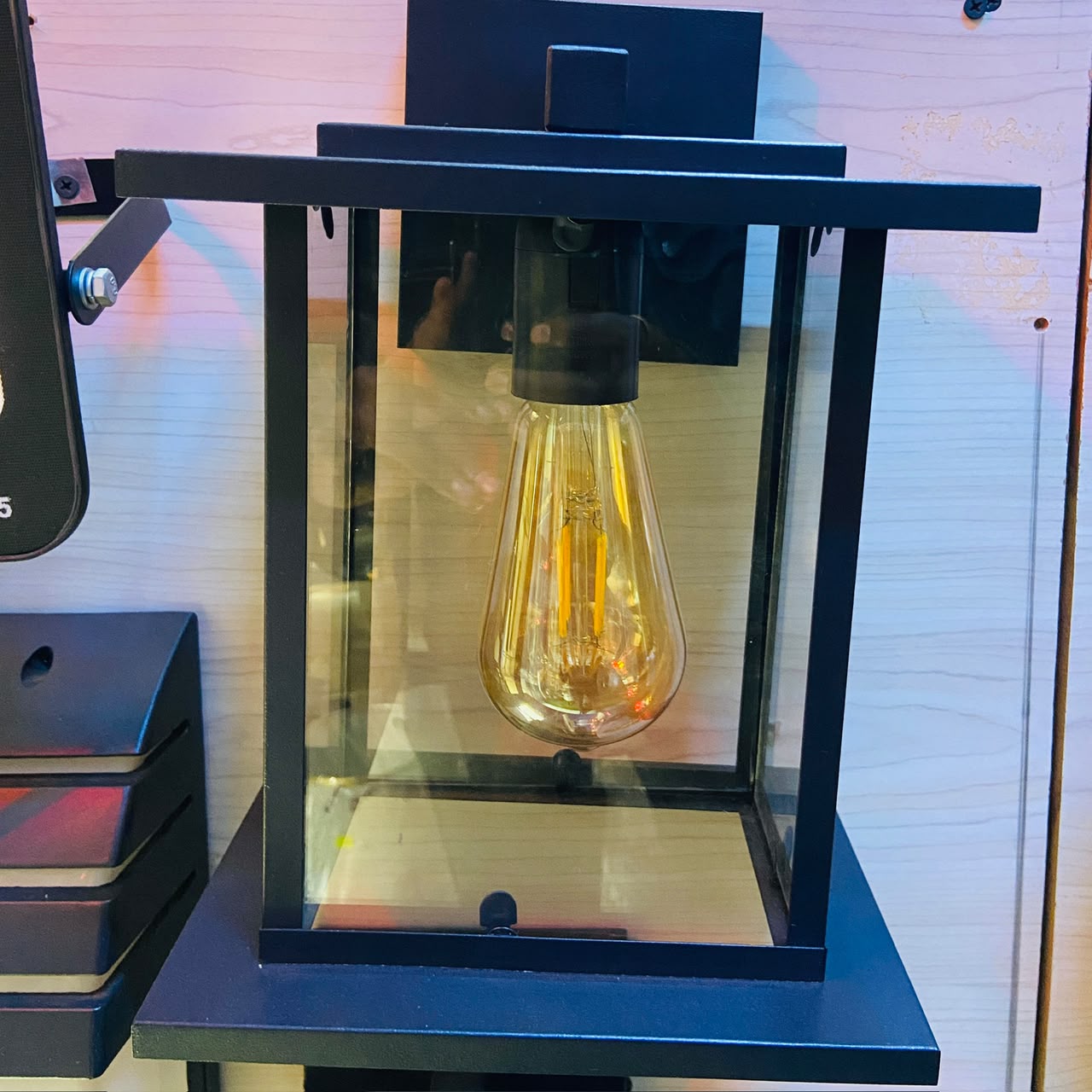 Outdoor wall lantern scone