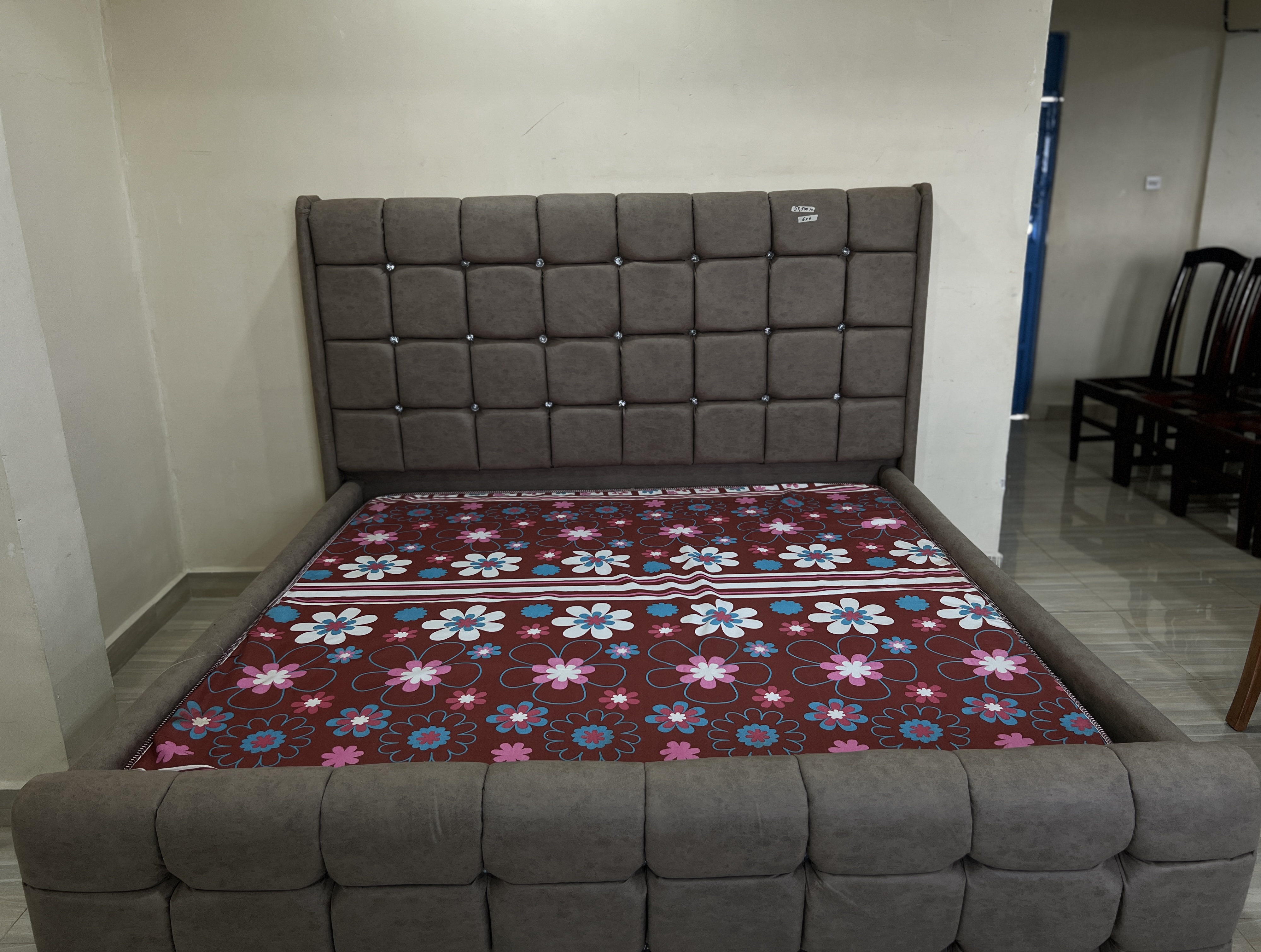 6*6 Dark Brown Chester bed