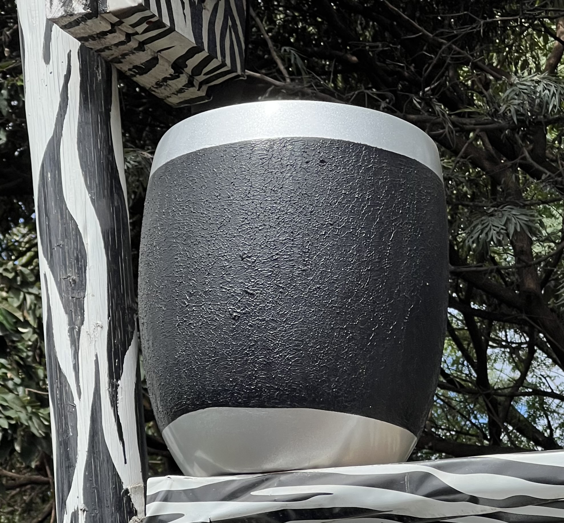 Black & gray vase