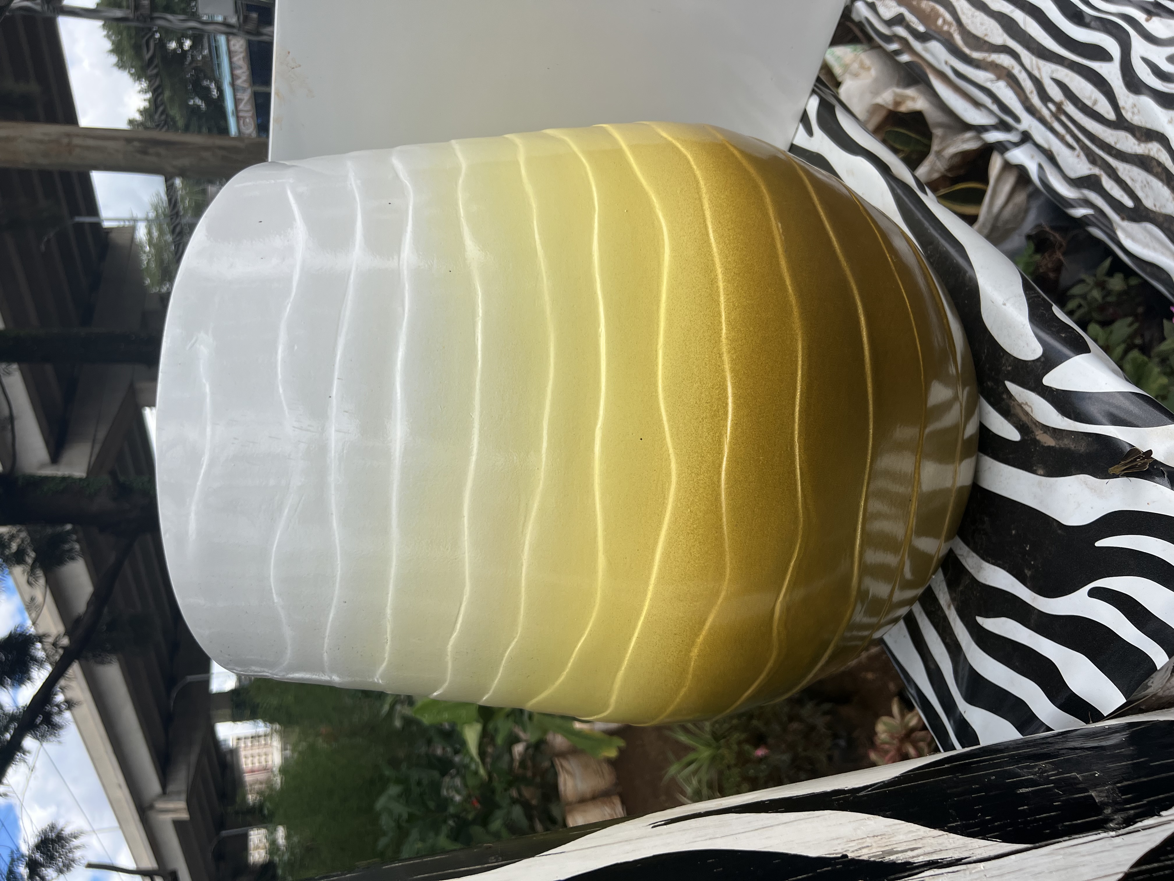 Brown to white vase